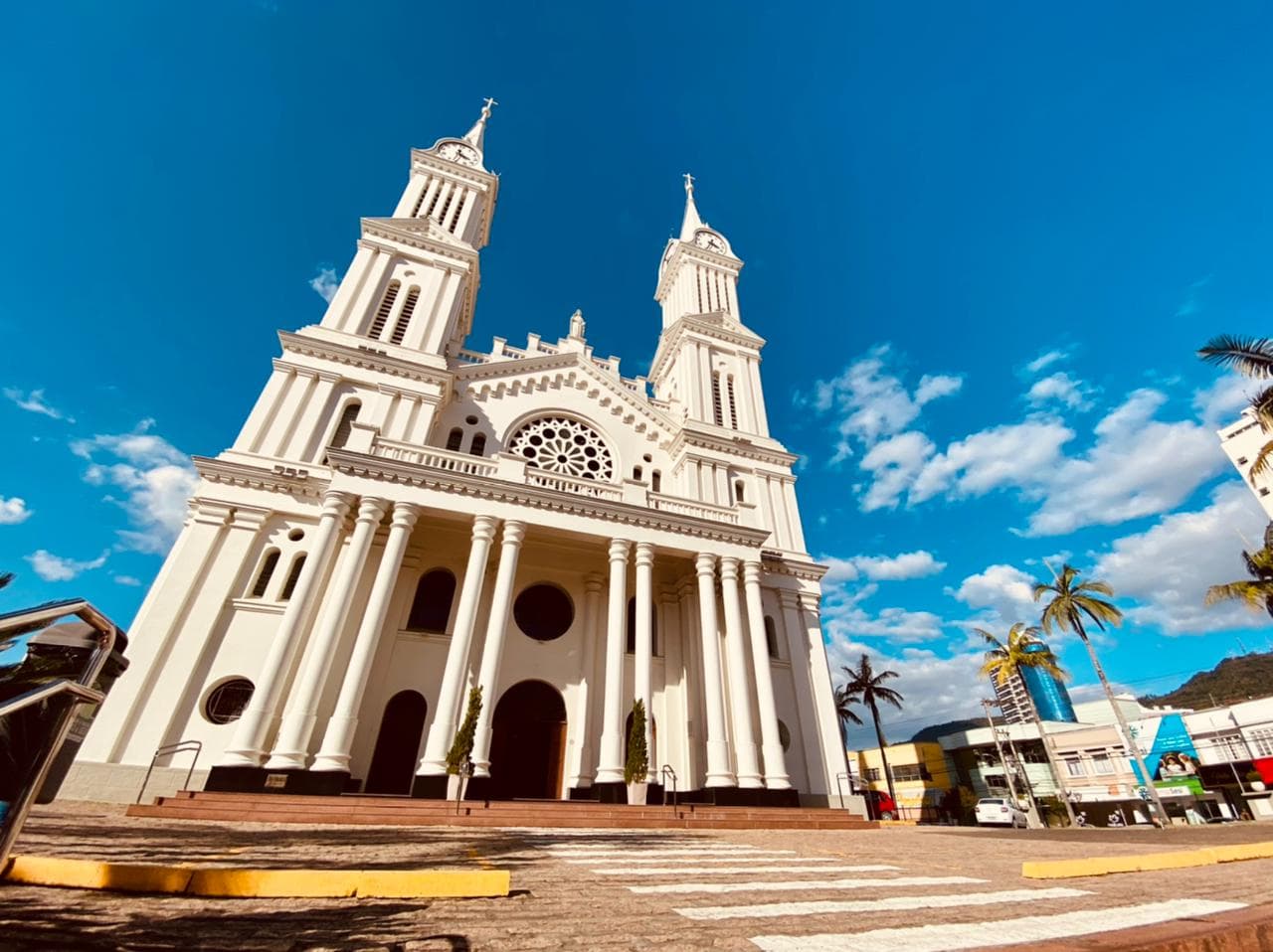 Igreja proíbe campanha política em templos e afasta candidatos de funções religiosas em SC